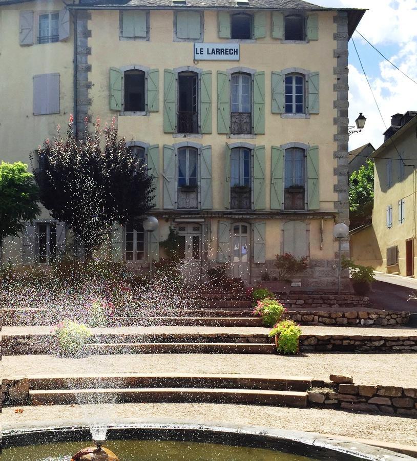 Au Detour Du Larrech Panzió Castillon-en-Couserans Kültér fotó